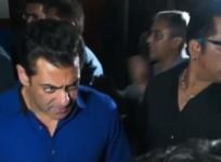 Salman Khan being pulled by female fan
