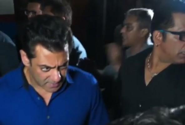 Salman Khan being pulled by female fan. Salman Khan being pulled by female fan