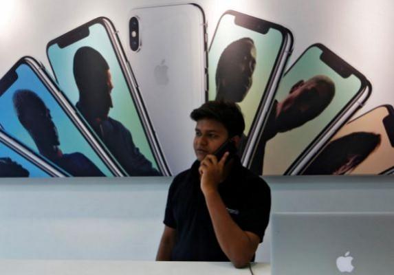 Apple manufactures iPhone 6S and 7 with its Taiwanese contract manufacturer Wistron in India Apple