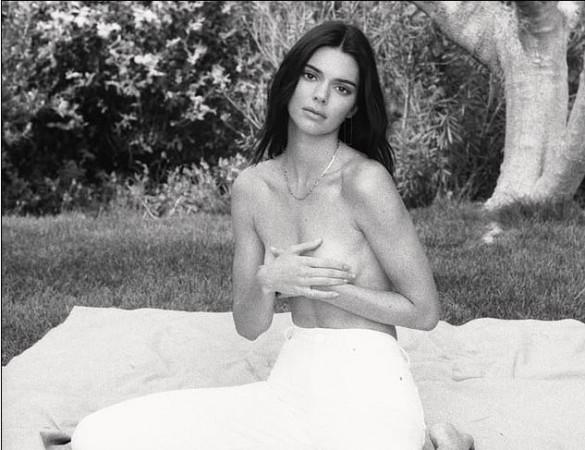 Kendall Jenner shows of her stunning figure in nothing but her