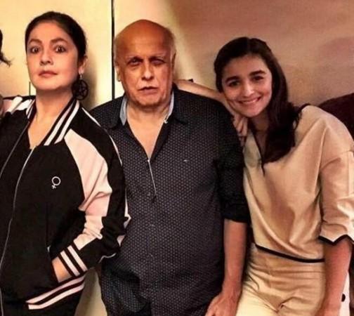 Alia Bhatt Is Mahesh Pooja Bhatt S Daughter See Raazi Actor S Reaction Throwback Ibtimes India alia bhatt is mahesh pooja bhatt s