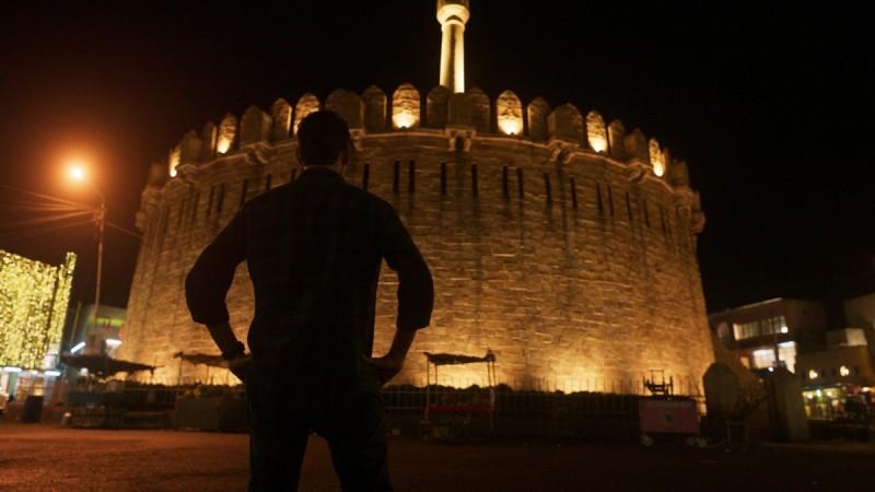 Mahesh Babu watching recreation of the Kurnool's Kondareddy Buruju for Sarileru Neekevvaru in Ramoji Film City Mahesh Babu watching recreation of the Kurnool's Kondareddy Buruju for Sarileru Neekevvaru in Ramoji Film City