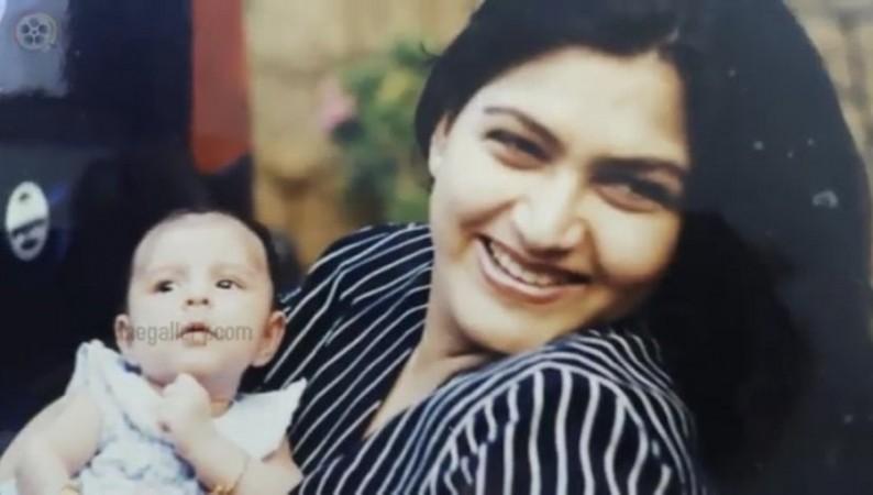Khushbu Sundar with her daughter Avantika Khushbu Sundar with her daughter Avantika