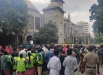 Bengaluru pourakarmikas protest at BBMP demanding regularisation of all workers