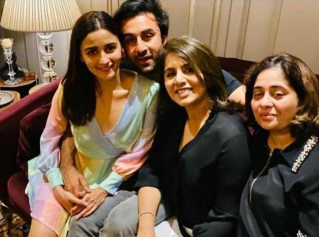 Alia Bhatt almost gets into Ranbir Kapoor's lap while sitting beside