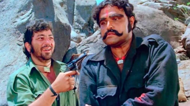 Viju Khote as Kalia with Amjad Khan in Sholay Viju Khote as Kalia with Amjad Khan in Sholay