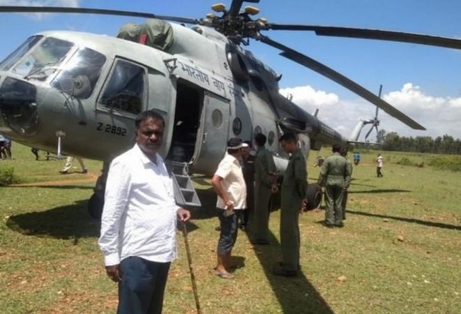 Mil Mi-17 helicopter emergency landing at Mandya Mil Mi-17 helicopter emergency landing at Mandya