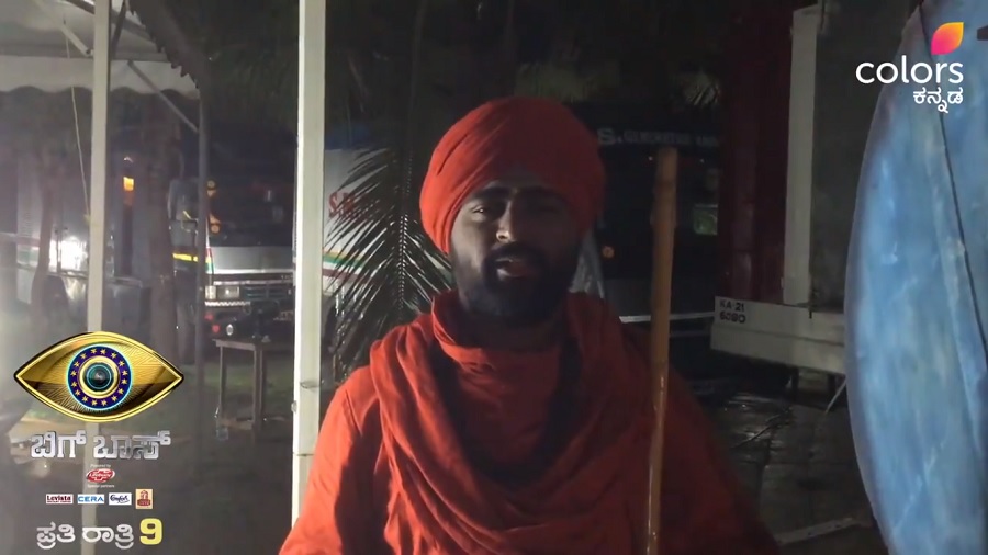 Gurulinga Swamiji is the eigth contestant to enter Bigg Boss Kannada 7 house. Bigg Boss Kannada 7: Contestant 8: Gurulinga Swamiji