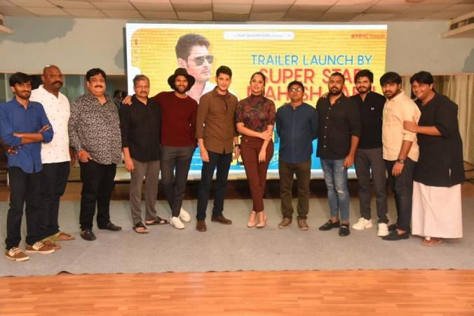 Mahesh Babu at Meeku Maathrame Cheptha trailer launch Mahesh Babu at Meeku Maathrame Cheptha trailer launch