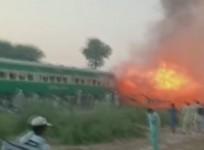 pakistan train fire
