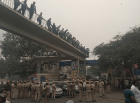 delhi police lawyers fight