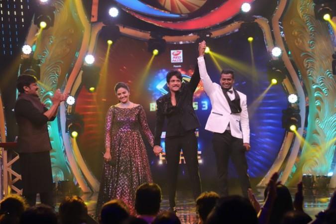 Akkineni Nagarjuna with Bigg Boss Telugu 3 winner Rahul Sipligunj and runnerup Sreemukhi Akkineni Nagarjuna with Bigg Boss Telugu 3 winner Rahul Sipligunj and runnerup Sreemukhi