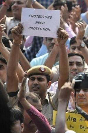Protesting Delhi police personnel chants, 'Police commissioner kaisa ho, Kiran Bedi jaisa ho'. delhi police protest