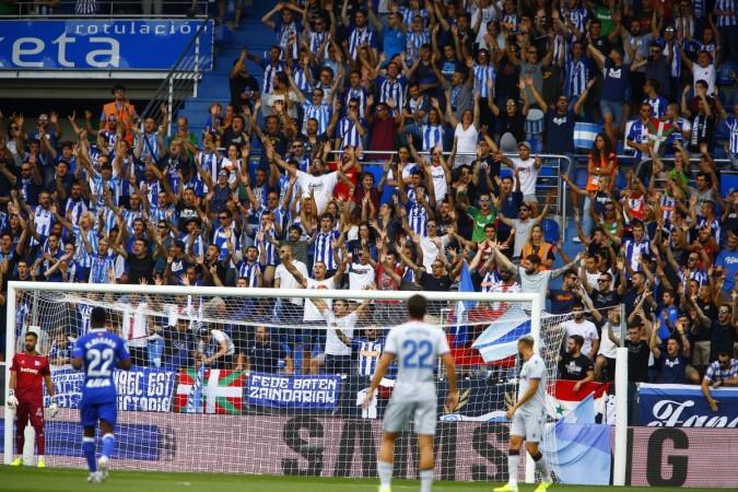 Mendizorrotza sees Alaves' loyal fans turn up in huge numbers Mendizorrotza