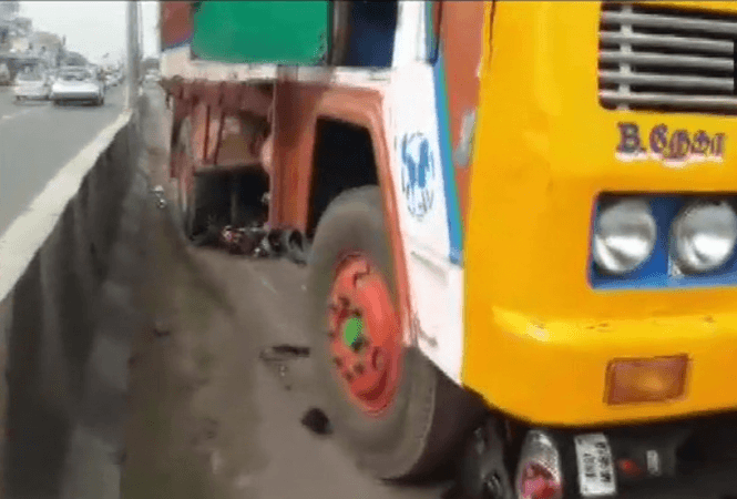 A 30-year-old woman riding a scooter was hit by a truck when she tried to avoid AIADMK flagpole which was lying on road. Police have registered a case against the truck driver. ANI TN Accident