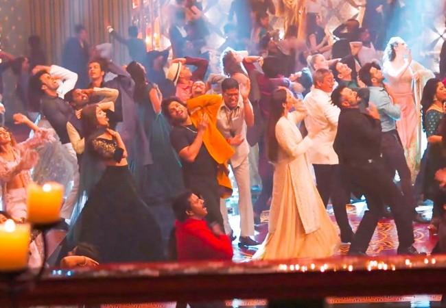 A still of song Ramuloo Ramulaa from Allu Arjun's Ala Vaikunthapurramuloo A still of song Ramuloo Ramulaa from Allu Arjun's Ala Vaikunthapurramuloo