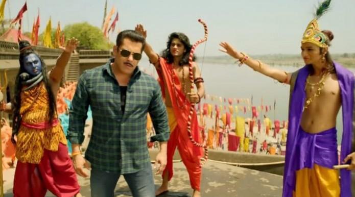 Salman Khan shaking legs with Sadhus in Hud Hud Dabangg Salman Khan shaking legs with Sadhus in Hud Hud Dabangg