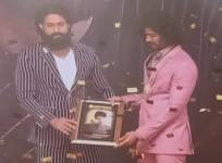 Yash presents the best actor award to Vijay Devarakonda