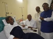 Karnataka CM BS Yediyurappa and other BJP leaders visited Congress leader Siddaramaiah who is admitted in a hospital.