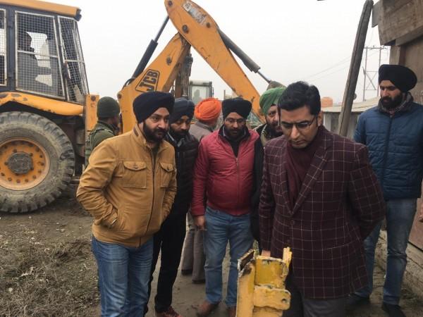 Gurdwara Damdama Sahib will be demolished following an understanding between the gurdwara management and the Deputy Commissioner of Srinagar. Gurdwara Damdama Sahib