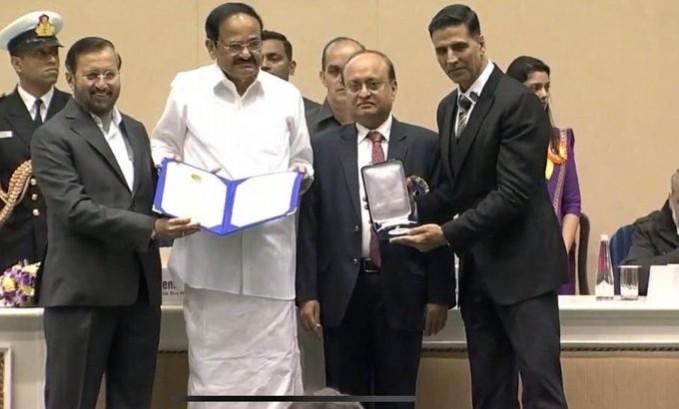 Akshay Kumar with Prakash Javadekar and Venkaiah Naidu Akshay Kumar