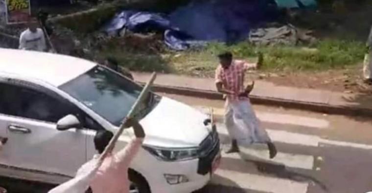 Karnataka CM BS Yediyurappa's convoy attacked in Kannur district of Kerala BS Yediyurappa's convoy attacked in Kannur district of Kerala