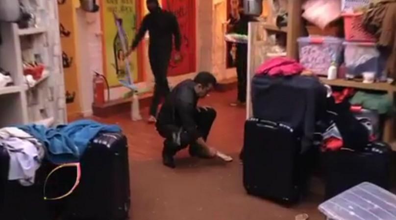 Salman Khan cleans the floor inside Bigg Boss 13 house Salman Khan, Bigg Boss 13