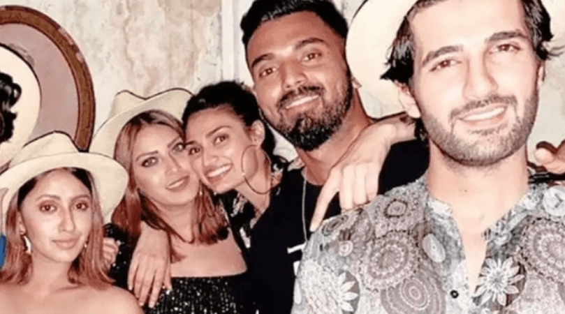 KL Rahul and Athiya Shetty with their friends KL Rahul Athiya Shetty