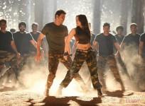 Tamanna Bhatia with Mahesh Babu in Sarileru Neekevvaru