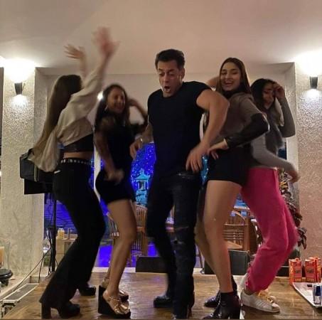Salman Khan party picture Salman Khan's New year eve