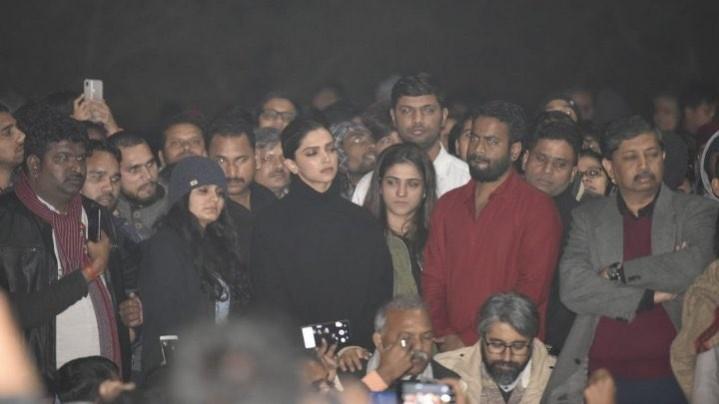 Deepika Padukone shows her soliderity with JNU students' protest Deepika Padukone shows her soliderity with JNU students' protest