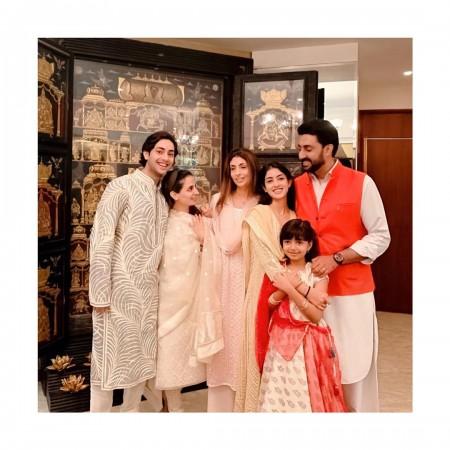 Shweta Bachchan, son Agastya, daughter Navya Naveli, brother Abhishek Bachchan and his daughter Aaradhya Bachchan Shweta Bachchan, son Agastya, daughter Navya Naveli, brother Abhishek Bachchan and his daughter Aaradhya Bachchan
