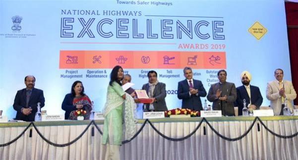 Union Minister for Road Transport & Highways and MSMEs Nitin Gadkari felicitating a young road engineer at the 'National Highways Excellence Awards' function last evening in New Delhi. Nitin Gadkari