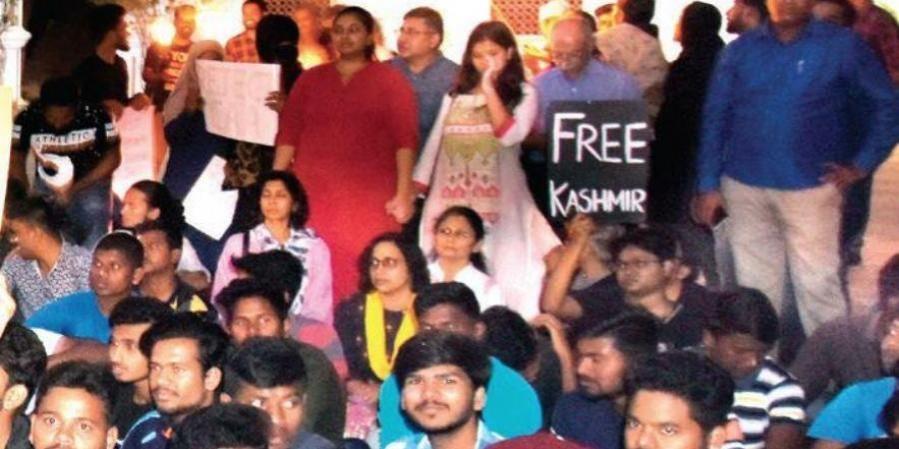 Nalini Balakumar holding Free Kashmir placard at the protests in University of Mysore. (Image: TNIE/Twitter) Free Kashmjir placard