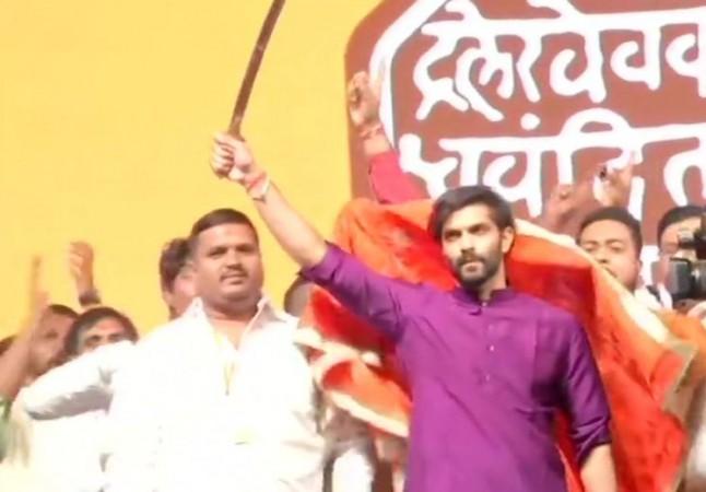 Amit Thackeray being inducted into the MNS. Amit Thackeray