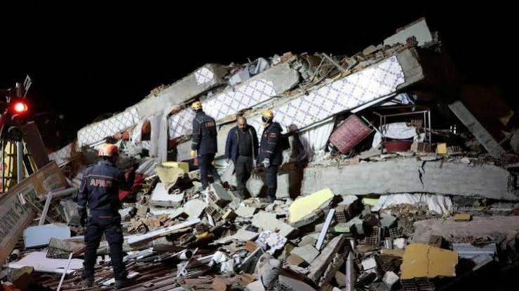 Rescue workers search on a collapsed building after an earthquake in Elazig, Turkey, January 25, 2020. Reuters Turkey earthquake