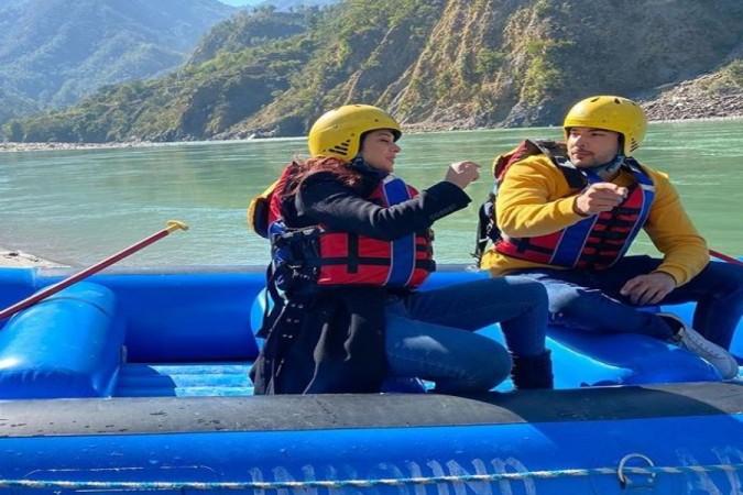 Jennifer Winget and Shivin Narang shoot for Beyhadh 2 in Rishikesh Jennifer Winget shoots for Beyhadh 2 in Rishikesh