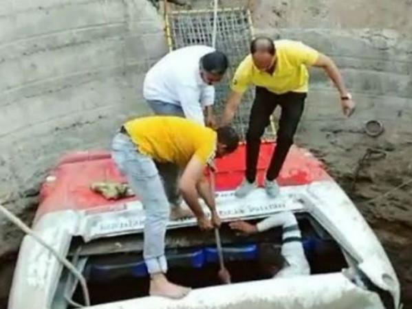 Rescue operation underway Nashik bus accident