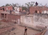 Criminal holds 20 children hostage in Farukkhabad.