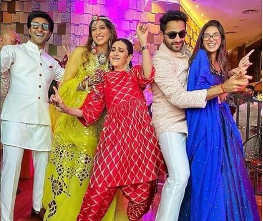 (PHOTOS) Armaan Jain wedding: Samaira Kapoor looks like a spitting