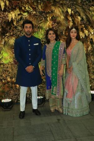Alia Bhatt, Ranbir Kapoor and Neetu Singh Alia Bhatt, Ranbir Kapoor and Neetu Singh