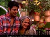 Sidharth Shukla with her mother