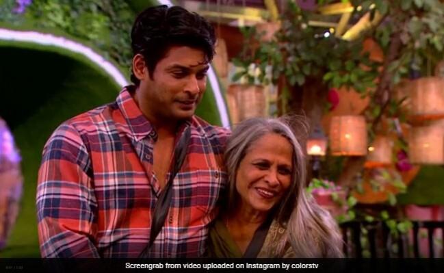 Sidharth Shukla with her mother