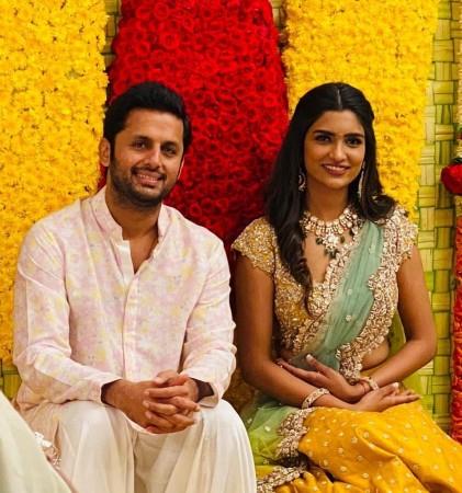 Nithiin and Shalini get engaged. Nithiin