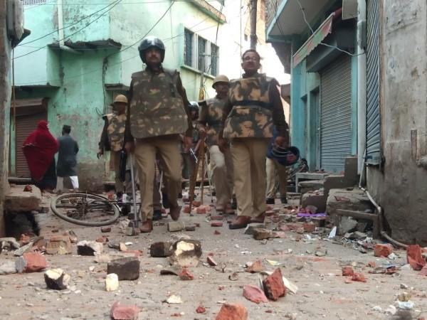 The police lathicharged the protesters and also used tear gas shells to disperse the crowd. anti caa aligarh