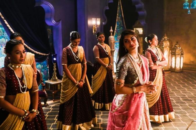 Jacqueline fernandez;s look for the song