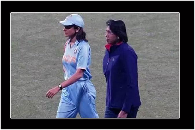 Anushka Sharma with Jhulan