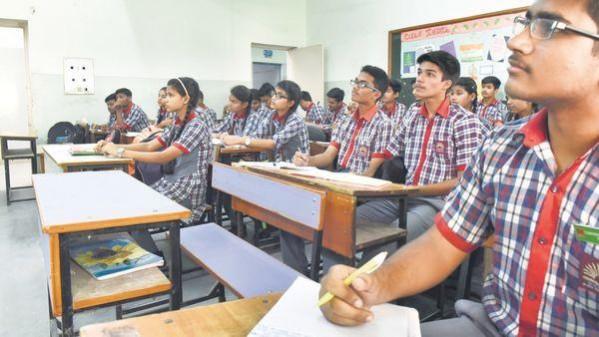 Students at a Varanasi school attending the 'Karo na' class corona