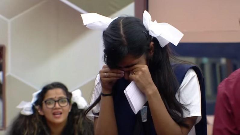 Reshma crying in Bigg Boss Malayalam Reshma
