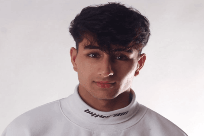 Ibrahim Khan debuts in ad shoot, posts pics leaving netizens shocked by